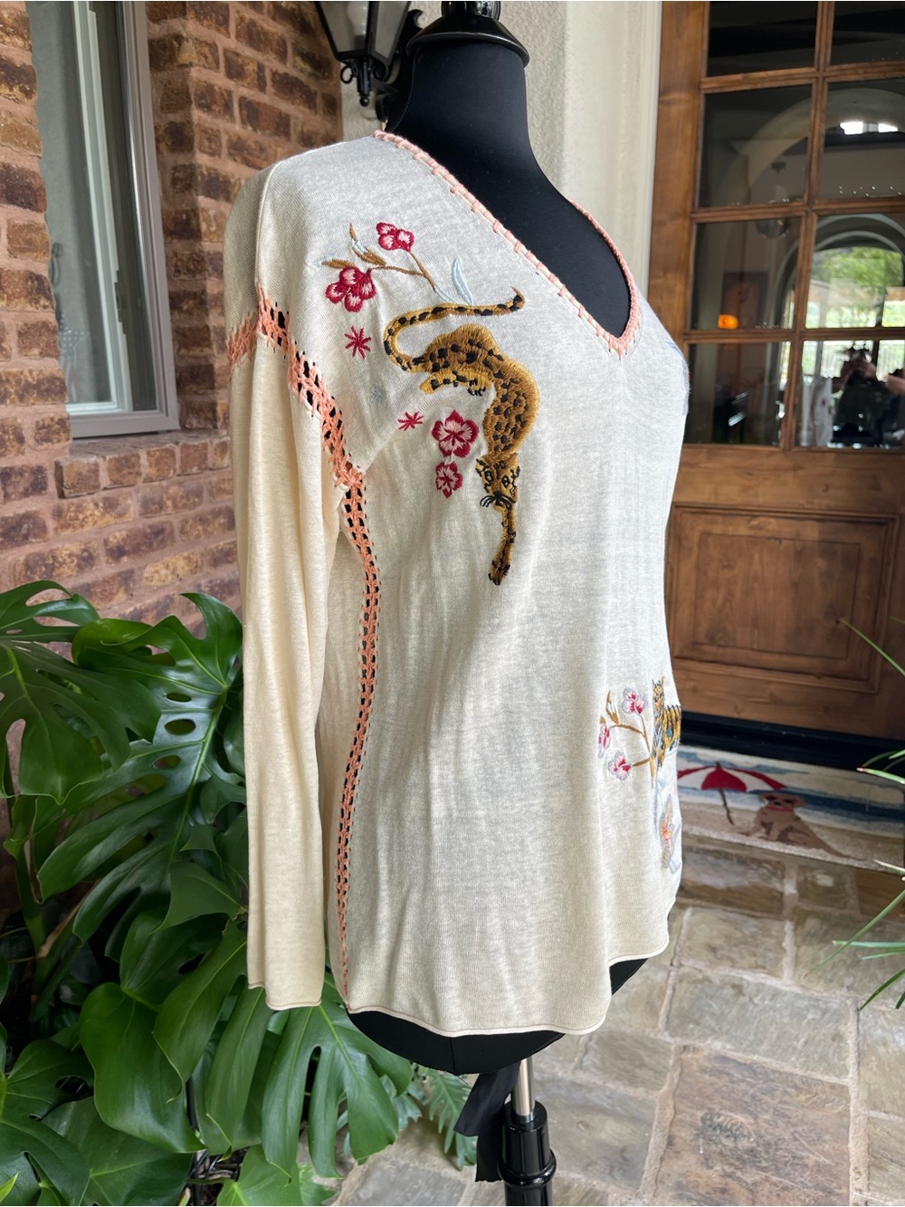 Johnny Was Cream Embroidered Tiger V-Neck Top - Picture 6 of 8